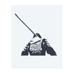 Ein furchterregender Samurai mit einem Schwert, das durch seinen Rücken geht, steht stark im Kampf. Dieses Tattoo repräsentiert Ehre, Widerstandsfähigkeit und den Kriegergeist.