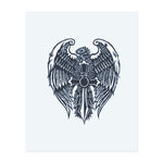 Ein Paar majestätischer Flügel, die ein Kreuz umschließen, symbolisieren Schutz, Stärke und Glauben. Das Design vereint göttliche Macht mit Freiheit und repräsentiert das Gleichgewicht zwischen spiritueller Führung und persönlicher Stärke.